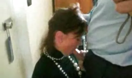 Dalila Busty Brunette bekommt ihre haarige Muschi hardcore fickfilme geleckt