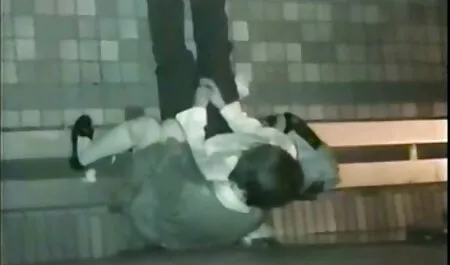 bulgarisches Amateur-Mädchen masturbiert kostenlose fickfilme ansehen in der Schultoilette
