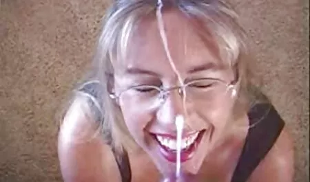 Süßes sexy kostenlose fickfilme ansehen Babe bekommt ihre Muschi geleckt und auf der Couch gefickt