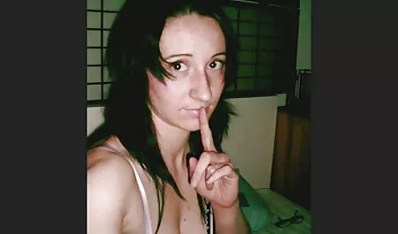 Die ziemlich vollbusige Amateurin Lisa masturbiert deutsche kostenlose fickfilme ihre Muschi
