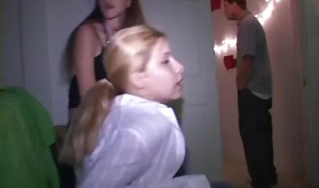 Amia bekommt die unordentlichsten Gesichtsbehandlungen von drei hardcore fickfilme Riesenschwänzen