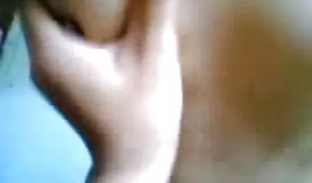 Sklavin mit einem schönen Gestell, gebunden, während ihre Titten gehänselt werden freie fickfilme