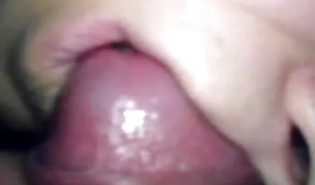 Versteckte xhamster fickfilme Kamera - Blond masturbiert auf der Toilette