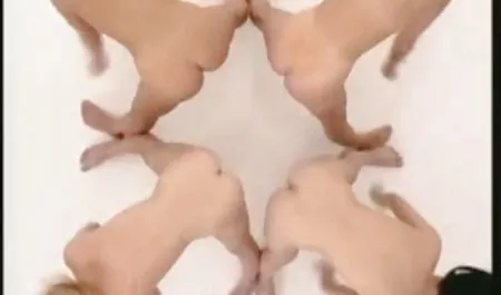 Audreys oma fickfilm Handjob nach dem Orgasmus